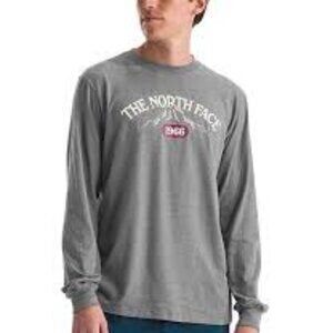 NWT  NORTH FACE varsity   tee in medium grey heather